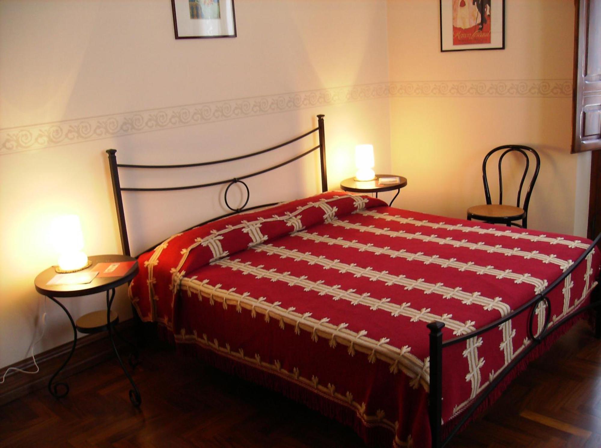 B&B Santa Chiara ซุลโมนา ภายนอก รูปภาพ