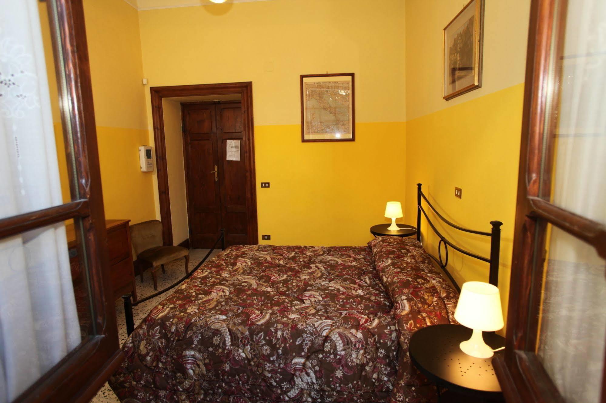 B&B Santa Chiara ซุลโมนา ภายนอก รูปภาพ